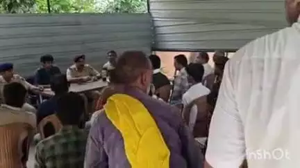 शिवहर: पिपराही थाना में मुहर्रम को लेकर बीडीओ और थाना अध्यक्ष ने जनप्रतिनिधियों के साथ की शांति समिति की बैठक