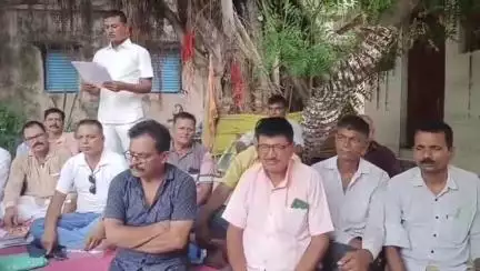 सिवान: पुरानी जेल परिसर में बिहार रक्षा वाहिनी के स्वयंसेवक संघ की बैठक, लंबित समस्याओं पर विचार-विमर्श