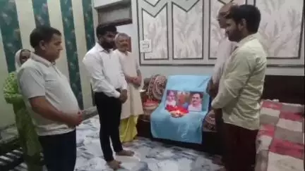 अमरोहा: RNM इंटर कॉलेज में मोदी के मन की बात का कार्यक्रम सुना गया, श्यामा प्रसाद मुखर्जी को श्रद्धांजलि देते हुए पेड़ लगाया गया