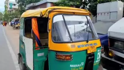 মোহনপুর: সততার নজির অটোচালকের, নগদ ৫০ হাজার টাকা অটোতে পেয়েও আগরতলায় প্রকৃত মালিকের হাতে ফিরিয়ে দিলেন অটোচালক