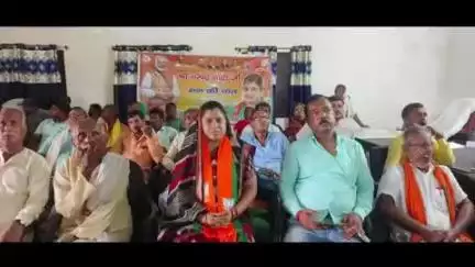 पांकी: महिला मोर्चा प्रदेश कोषाध्यक्ष लवली गुप्ता ने सुनी प्रधानमंत्री नरेंद्र मोदी की 'मन की बात'