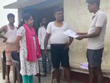 मरौना: प्रखंड विकास पदाधिकारी रचना भारतीय ने क्षेत्र भ्रमण कर बीएलओ कार्यों का किया निरीक्षण