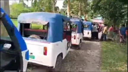 শীতলকুচি: শীতলকুচিতে ই-রিকশা ও অটো রিকশা চালকদের বিবাদ মিটমাট করল পুলিশ