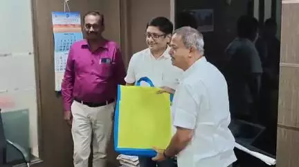 சிவகாசி: UPSC தேர்வில் வெற்றி பெற்று அசத்திய மண்ணின் மைந்தர்கள் நேரில் அழைத்து பாராட்டிய சிவகாசி சட்டமன்ற உறுப்பினர் அசோகன்