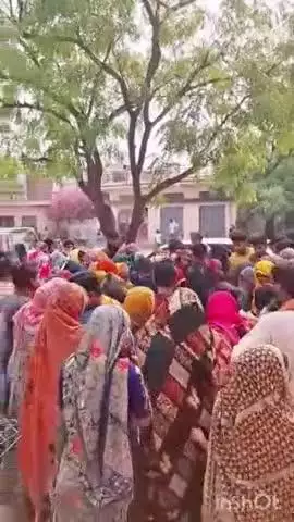 जसराना: गांव उस्मानपुर में संदिग्ध परिस्थितियों में एक विवाहिता की हुई मौत, मायका पक्ष ने हत्या का लगाया आरोप