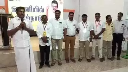 பெருந்துறை: வாவிக்கடை பகுதியில் உள்ள தனியார் திருமண மண்டபத்தில் திமுக மத்திய மாவட்ட தகவல் தொழில்நுட்ப பிரிவு ஆலோசனை கூட்டம் முன்னாள் அமைச்சர் கலந்து