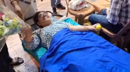 বহরমপুর: অবনীশচন্দ্র সিনহার স্মরণে রক্তদানে এগিয়ে এলেন বহরমপুরের সাংস্কৃতিক কর্মীরা।