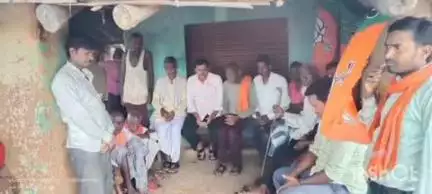 मेराल: मेराल प्रखंड के हासनदाग गांव के कई बूथों पर सुना गया प्रधानमंत्री का 'मन की बात'