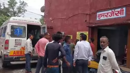 पूरनपुर: तिवारी पेट्रोल पंप के पास कार की टक्कर में दंपति सहित तीन लोग घायल, सीएचसी से जिला अस्पताल किया गया रेफर