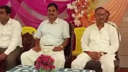 निचलौल: सिसवा नगरपालिका के सेनानी नगर वार्ड में निजी मैरिज हॉल में जिला स्तरीय व्यापारी सम्मेलन का आयोजन किया गया