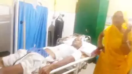 शिकोहाबाद: मांडई के पास सड़क पार करते समय एक वृद्ध को अज्ञात वाहन ने मारी टक्कर, हालत गंभीर, फ़िरोज़ाबाद रेफर