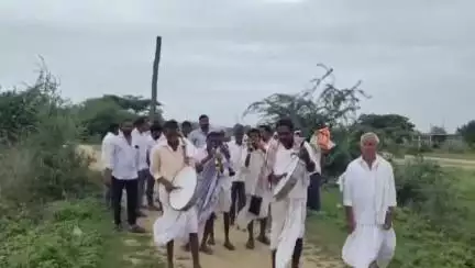 నిర్మల్: నర్సాపూర్ (జి)లో ఘనంగా నల్ల మేకల పండుగ