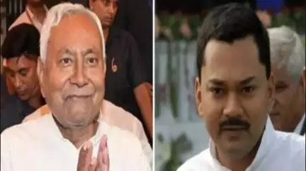 CM नीतीश के बेटे निशांत कुमार ने छुए पटना डीएम के पैर; वीडियो सोशल मीडिया पर हुआ वायरल