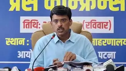 पटना के डीईओ-सह-डीएम ने मतदाता सूची के चल रहे विशेष गहन पुनरीक्षण (एसआईआर) के बारे में मीडिया से बात की। उन्होंने सभी हितधारकों से मतदाता सूची को त्रुटिरहित बनाने के उद्देश्य से चलाए जा रहे अभियान में सक्रिय रूप से भाग लेने का आह्वान किया।