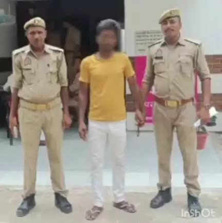 धनघटा: चपरा पूर्वी गांव में 32 बोर के अवैध देशी तमंचा के साथ एक अभियुक्त को किया गया गिरफ्तार
