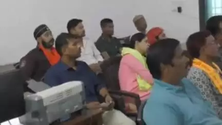 रायगढ़: रायगढ़ भाजपा कार्यालय में कार्यकर्ताओं ने सुनी प्रधानमंत्री की 'मन की बात'