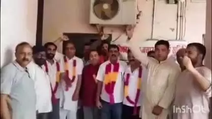 नगरोटा सूरियां: विकासखंड नगरोटा सूरिया के जवाली स्थानांतरण को लेकर विकासखंड बचाओ संघर्ष समिति का 18वें दिन भी प्रदर्शन जारी रहा