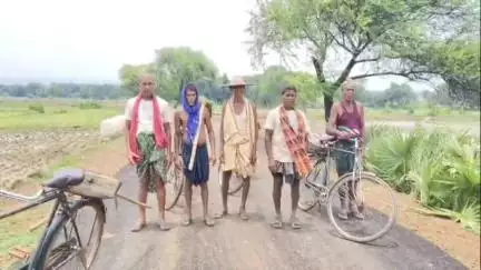 ପରଜଙ୍ଗ: ବାରୁଆଁ ବି ପଞ୍ଚାୟତରେ ଆପ୍ରୋଚ ରୋଡ ନିର୍ମାଣ କାର୍ଯ୍ୟ ନିମ୍ନମାନର ଅଭିଯୋଗ, ମରାମତି ପାଇଁ ଦାବି #jansamasya