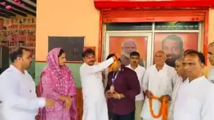 बहादुरगढ़: कांस्य पदक विजेता मांडोठी निवासी प्रवीण का पूर्व चेयरमैन कर्मबीर राठी के कार्यालय में हुआ जोरदार अभिनंदन