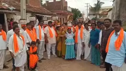 ముధోల్: ముధోల్‌లో ఘనంగా ప్రారంభమైన ముత్యాలమ్మ బోనాల పండుగ, వాడవాడలా డప్పుచప్పుల మధ్య ర్యాలీగా అమ్మవారి వద్దకు బోనాలతో చేరిక