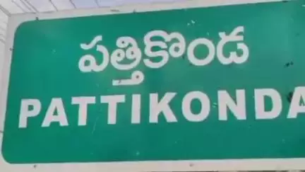 పత్తికొండ: పట్టణానికి చెందిన ముబీనా అనే విద్యార్థిని రాష్ట్రస్థాయి అండర్ 19 క్రికెట్ పోటీలకు ఎంపిక