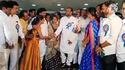 అనకాపల్లిలో జిల్లా యాదవ సంక్షేమ సంఘం ఆధ్వర్యంలో విద్యార్థులకు ప్రతిభా పురస్కారాలు అందజేసిన ఎమ్మెల్యే కొణతాల రామకృష్ణ