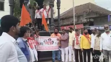 नांदगाव: शहरातील छत्रपती शिवाजी महाराज चौक येथे शिवसेना ठाकरे गटाच्या वतीने हिंदी सक्तीच्या जीआरची होळी