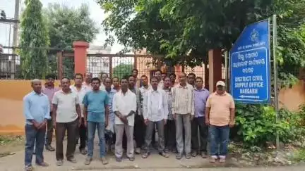 ବରଗଡ: ଧାନ କିଣା ଟାର୍ଗେଟ ସମସ୍ୟା ନେଇ ଜିଲ୍ଲା ଯୋଗାଣ ଅଫିସ ଦ୍ଵାରସ୍ଥ ହେଲେ ଏକାଧିକ ମଣ୍ଡିର ଚାଷୀ, ରଖିଲେ ପ୍ରତିକ୍ରିୟା