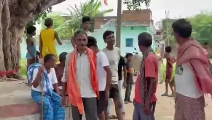 गोड्डा: वार्ड नंबर 8 गोढ़ी मोहल्ला में अधूरा बिजली कार्य बना परेशानी का कारण, मंदिर में भी छाया अंधेरा #jansamasya
