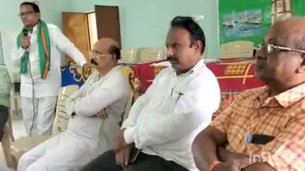 ఉత్తరాంధ్ర వెనుకబాటుకు నాయకులే కారణమని పట్టణంలో ఉత్తరాంధ్ర సాధన సమితి సమావేశంలో అభిప్రాయపడిన వక్తలు