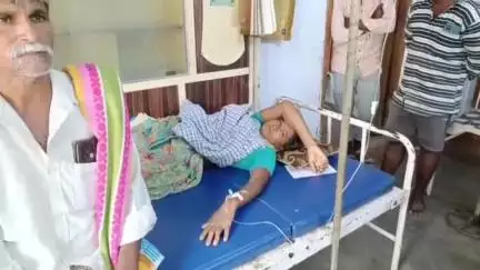 కొండపి: మరిపూడి ఎస్సై వేధిస్తున్నాడని గుండ్లసముద్రం గ్రామానికి చెందిన మహిళ ఆత్మహత్యాయత్నం, ఆసుపత్రికి తరలింపు