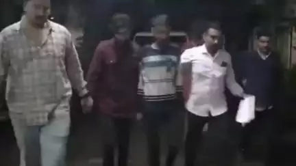 कराड: पुणे-बंगळुरू महामार्गावर शहरातील कोल्हापूर नाक्यावर गोंधळ घालणाऱ्या तीन युवकांना शहर पोलिसांनी केली अटक
