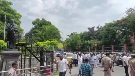 रायपुर: मौदहा पारा थाना क्षेत्र में फिर हुई चाकूबाजी, महिला बदमाश के भाई ने युवक को चाकू मारकर किया घायल