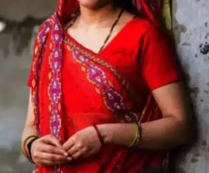 यूपी के मुरादाबाद में पति को छोड़कर प्रेमी के साथ फरार हुई दो बच्चों की मां, पति ने पुलिस से मदद की गुहार लगाई Source: @a31909845