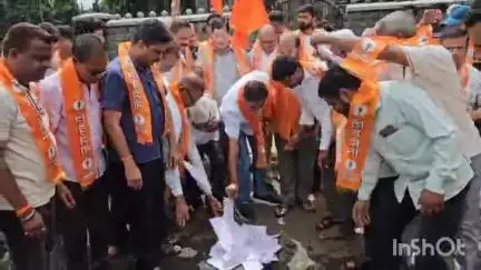 महाड: महाडमध्ये हिंदी सक्ती विरोधात  ठाकरेंचे शिवसैनिक रस्त्यावर