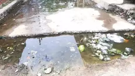जसवंतनगर: कोठी कैस्त से सीएचसी जाने वाली गली में जलनिकासी न होने से जलजमाव, राहगीरों को हो रही परेशानी #jansmasya