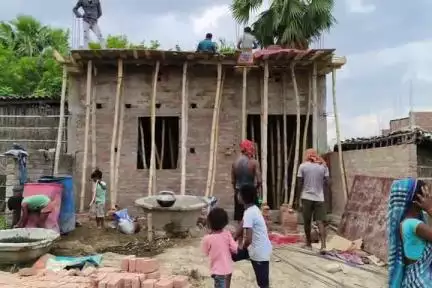खानपुर: खानपुर में वास्कित पर्चा की जमीन पर दूसरे द्वारा घर बनाने के खिलाफ अनुमंडल पदाधिकारी को आवेदन