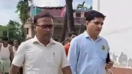 कोचाधामन: डीएम विशाल राज ने बिशनपुर समेत कई पंचायतों में विशेष गहन पुनरीक्षण कार्य का किया निरीक्षण