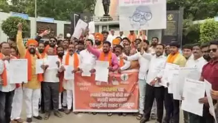नांदेड: उद्धव ठाकरे गटाच्या वतीने आयटीआय इथे शासनाच्या हिंदी शक्ती विरोधात जीआरची होळी  करून आंदोलन करण्यात आले