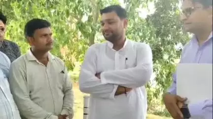 तिलहर: यूनाइटेड टीचर्स एसोसिएशन ने कटरा विधायक को ज्ञापन दिया, विद्यालयों के मर्ज के निर्णय पर पुनर्विचार की मांग की