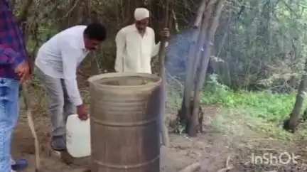 आटपाडी: आटपाडी तील दिघांची येथे हातभट्टी दारू अड्ड्यावर पोलिसांचा छापा, चालक फरार,मुद्देमाल जप्त