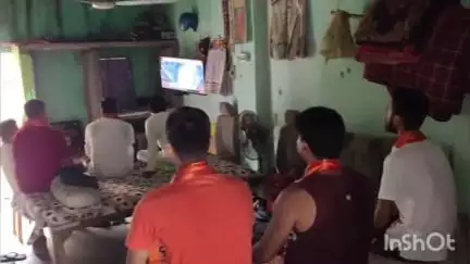 हिलसा: हिलसा में भाजपा कार्यकर्ताओं ने प्रधानमंत्री नरेंद्र मोदी के 'मन की बात' कार्यक्रम को सुना