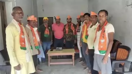 गुढ़: गुढ़ विधानसभा क्षेत्र के उमरिहा गांव में भाजपा कार्यकर्ताओं ने ग्रामीणों संग सुनी प्रधानमंत्री के 'मन की बात'