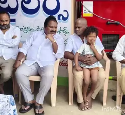 ఖాజీపేట: మడికొండలో రిపోర్టర్, మరియు బిజెపి నేత కుటుంబ సభ్యులు పరామర్శించిన భారతీయ జనతా పార్టీ మాజీ ఎమ్మెల్యే