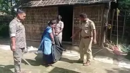 আলিপুরদুয়ার ২: পুলিশি অভিযানে ব্যবসায়ীদের ক্ষতি কয়েক হাজার টাকা থমথমে পরিবেশ ব্রজের কুটিতে