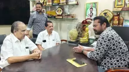 ఎస్ అన్నవరం మాజీమంత్రి దాడిశెట్టి రాజా తో సమావేశమైన వైసీపీ నేత ముద్రగడ పద్మనాభం