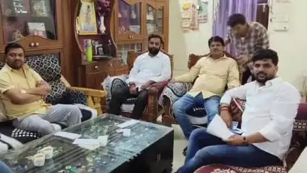 महोबा: गांधी नगर में प्रेस वार्ता कर ठेकेदार ने जिला पंचायत अध्यक्ष के आरोपों को बताया बेबुनियाद, की निष्पक्ष जांच की मांग