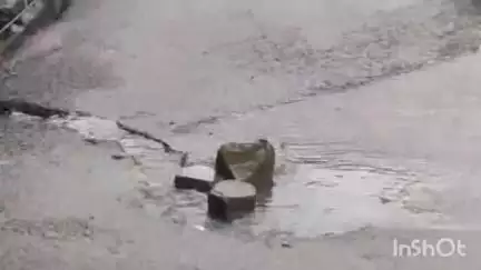 मंडी: मंडी में जल शक्ति विभाग की लापरवाही से जनता परेशान, बार-बार सीवरेज चैंबर हो रहा लीक