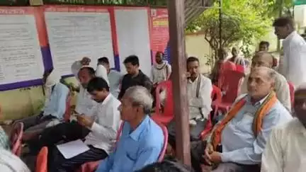 कोरांव: मोहर्रम व सावन मास की कावड़ यात्रा को लेकर पीस कमेटी की बैठक में थाना प्रभारी ने कहा- ताजिया पुराने रास्तों से निकलेगा