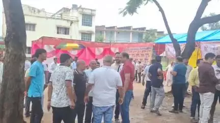 सिमडेगा: चेंबर ऑफ कॉमर्स का चुनाव शांतिपूर्ण ढंग से आनंद भवन में संपन्न, 653 सदस्यों ने किया मतदान